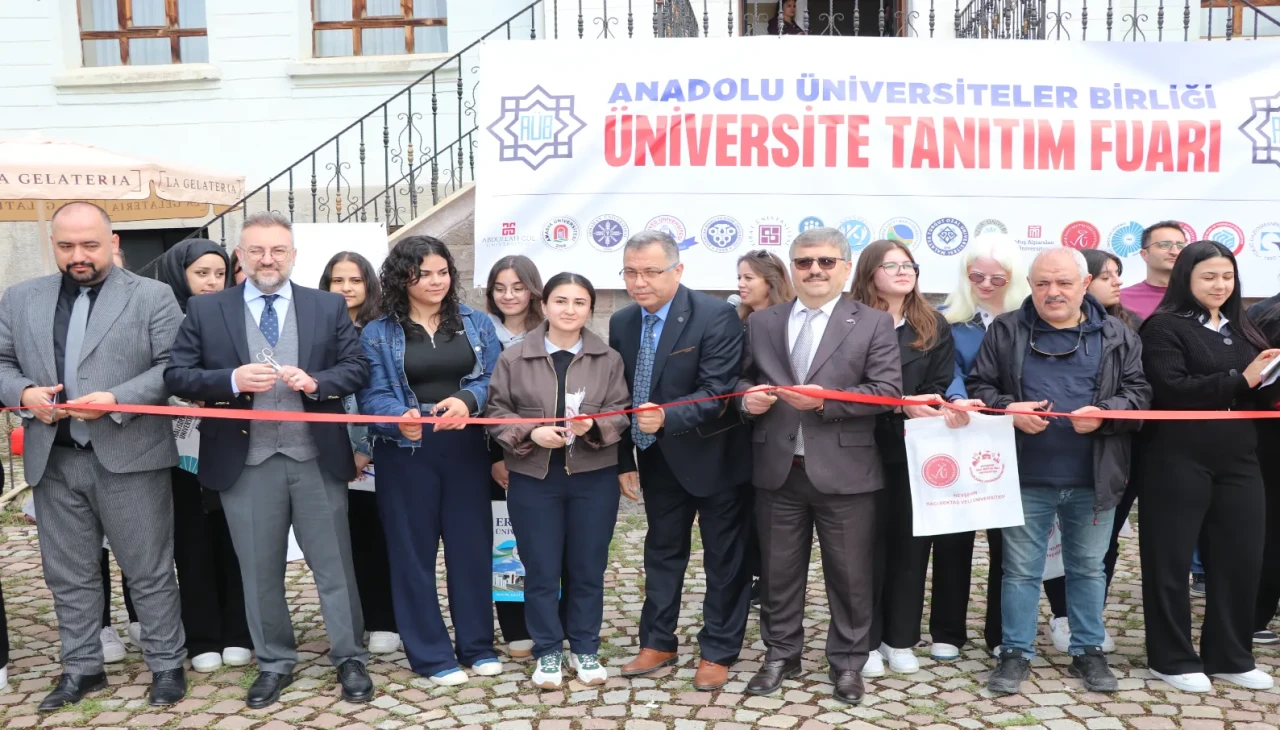 Yozgat'ta üniversite tanıtım fuarı, 18 üniversitenin katılımıyla gerçekleştirildi
