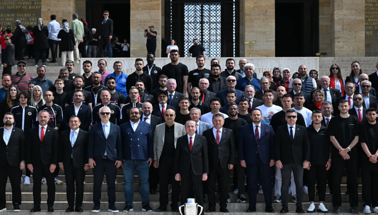 Gençlerbirliği, süper lig zaferini Anıtkabir ve İlhan Cavcav’ın mezarına taşıdı