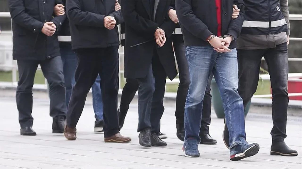 TSK'daki FETÖ operasyonunda 61 asker tutuklandı, gözaltılar devam ediyor