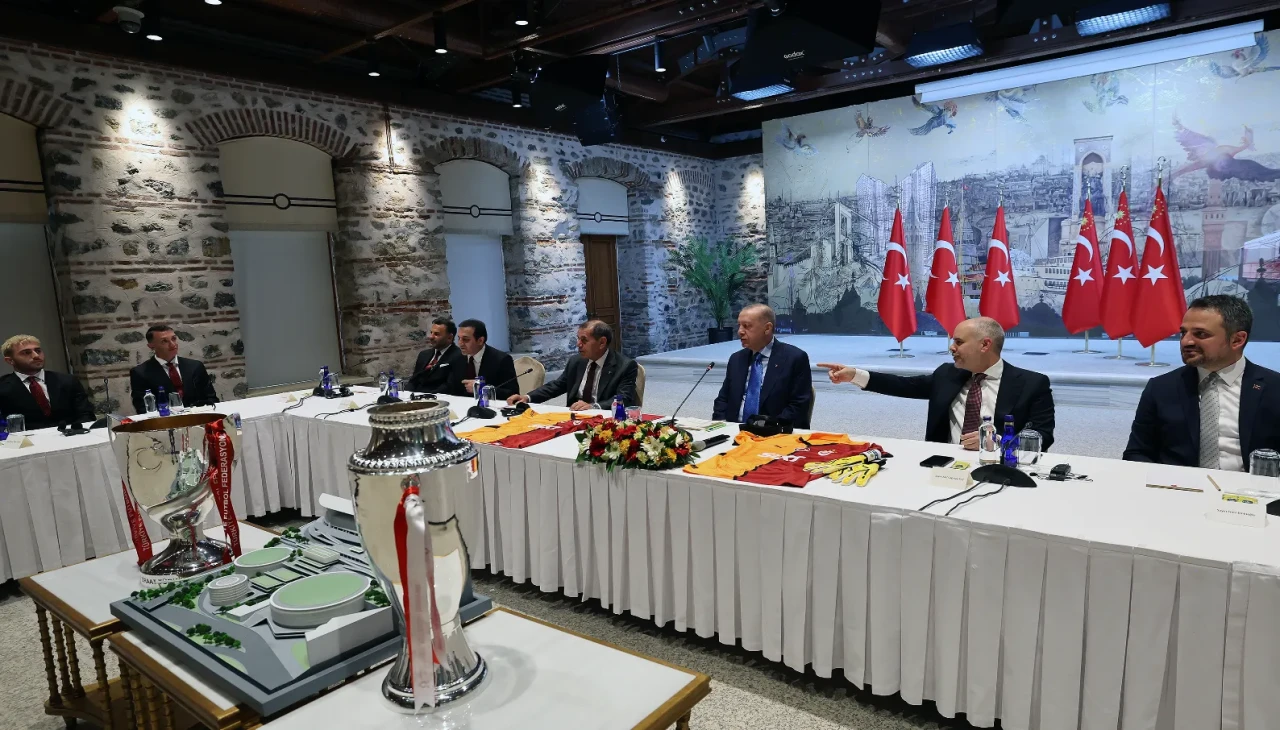 Cumhurbaşkanı Erdoğan'dan Galatasaray'a tebrik: "Başarılarınız Avrupa'da da taçlansın!"