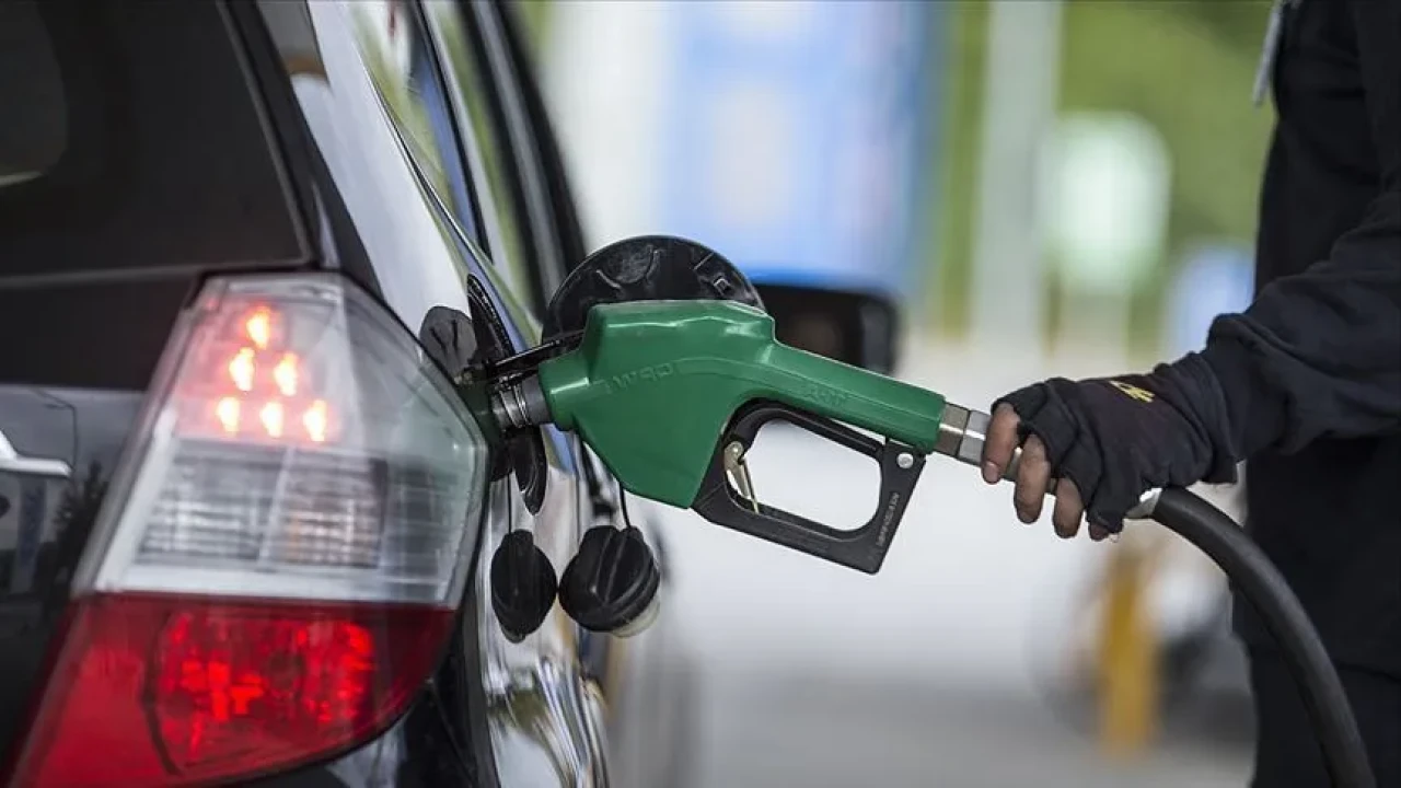 Petrol fiyatlarındaki düşüş akaryakıtta indirimleri peşinden getiriyor! Motorin fiyatları ne kadar olacak?