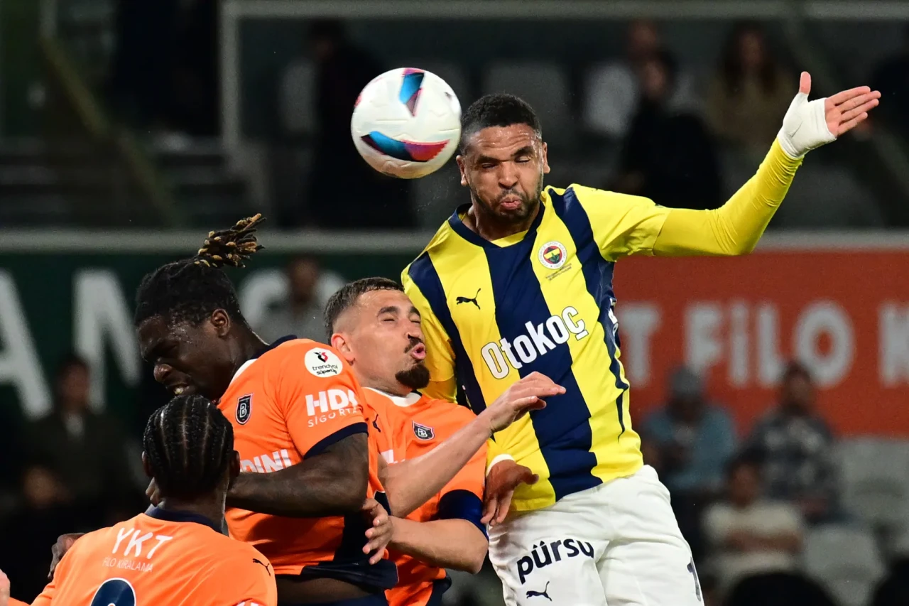 Fenerbahçe, Başakşehir’i 4-1 yendi! Taraftarlar Ali Koç'u istifaya çağırdı mı?