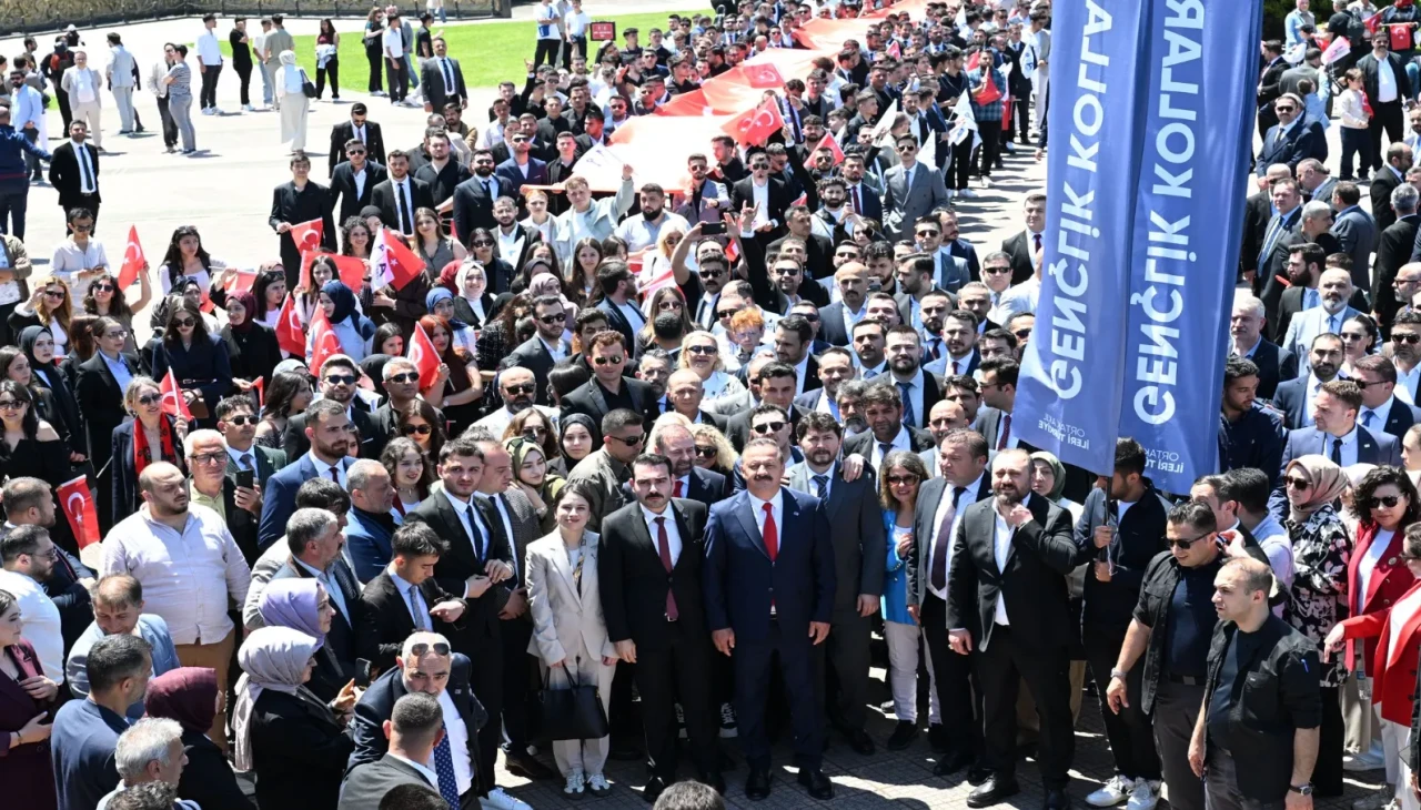 Anahtar Parti Lideri Yavuz Ağıralioğlu: "Türk milleti kurtaran millettir, kurtulan değil"