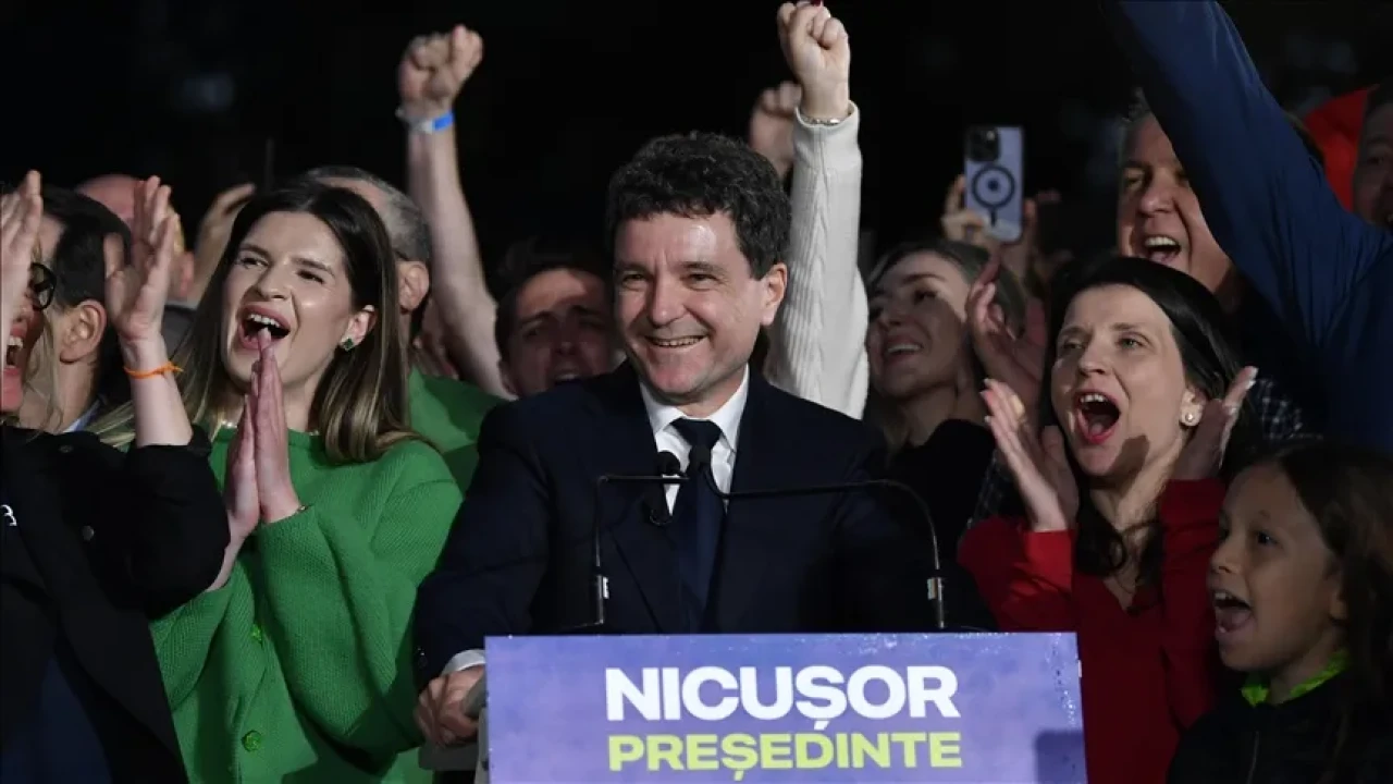 Romanya'da Cumhurbaşkanlığı Seçimini Nicusor Dan Kazandı: AB Yanlısı Politikalarla Yeni Bir Dönem Başlıyor!
