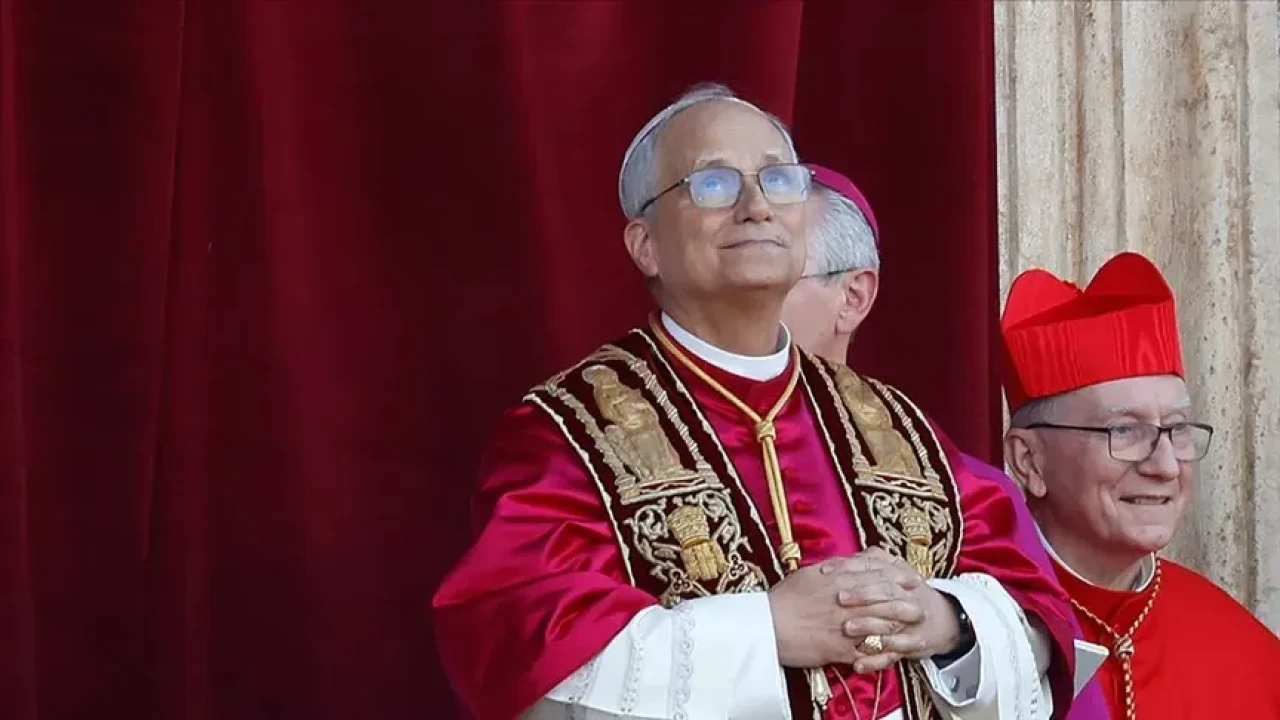 Katolik Dünyasında tarihi değişim: Robert Prevost, yeni papa olarak göreve başladı