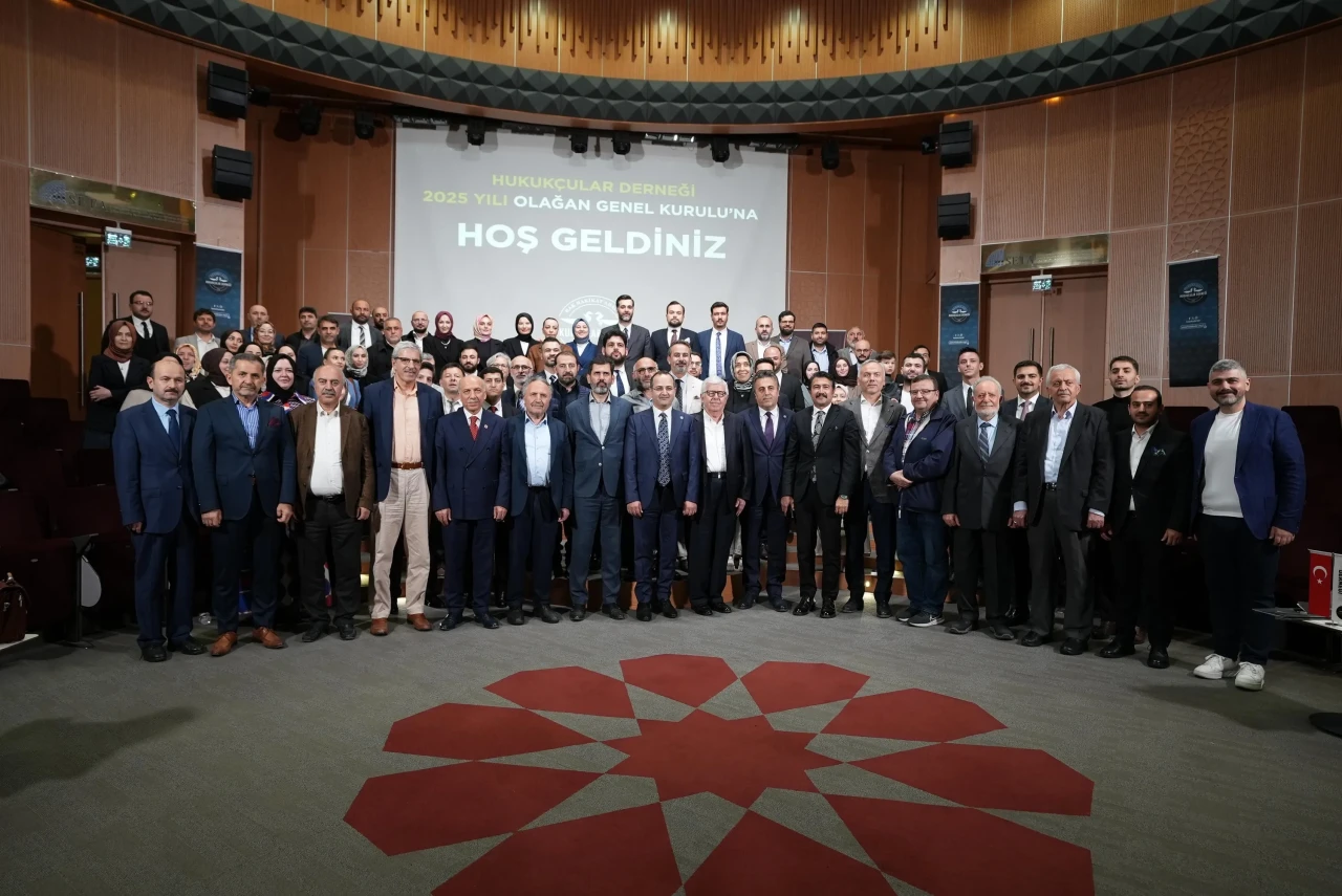 Hukukçular Derneği'nde Mehmet Melih Gülseren yeniden başkan seçildi