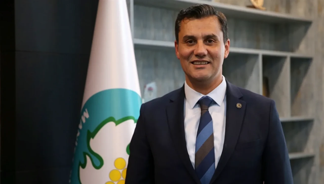 Manisa Büyükşehir Belediye Başkanı Ferdi Zeyrek hayatını kaybetti