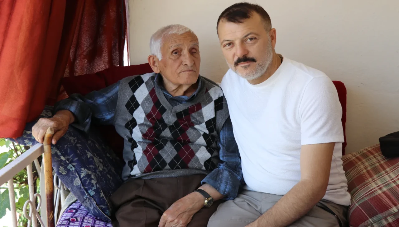 Amasyalı muhtardan örnek davranış: Bayram öncesi yaşlılara ücretsiz tıraş!