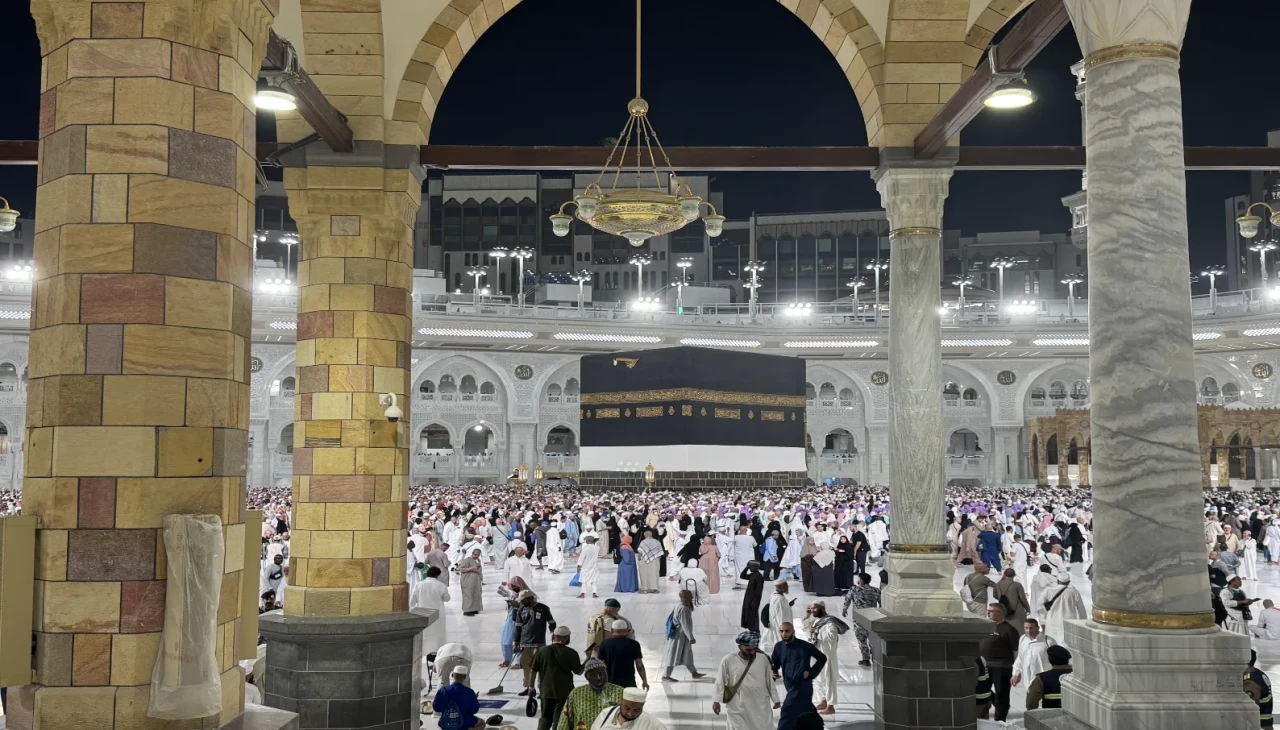 Hacılar Kabe'ye veda ederken duygusal anlar yaşanıyor