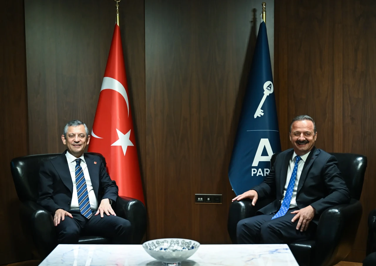 CHP Genel Başkanı Özel, Anahtar Parti Genel Başkanı Ağıralioğlu’nu ziyaret etti
