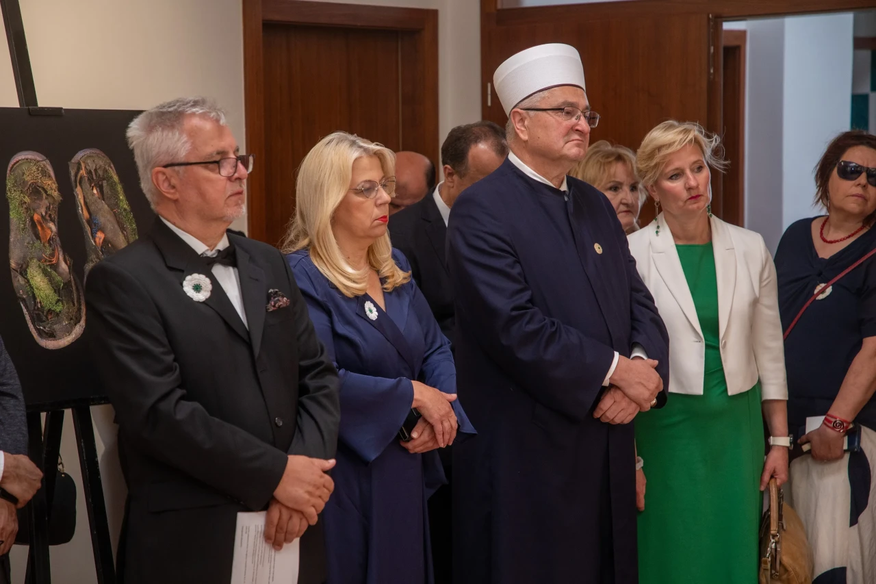 Srebrenitsa Soykırımı'nın 30. yılında "Ölüler" sergisi ziyaretçilere acı hatıraları anlatıyor