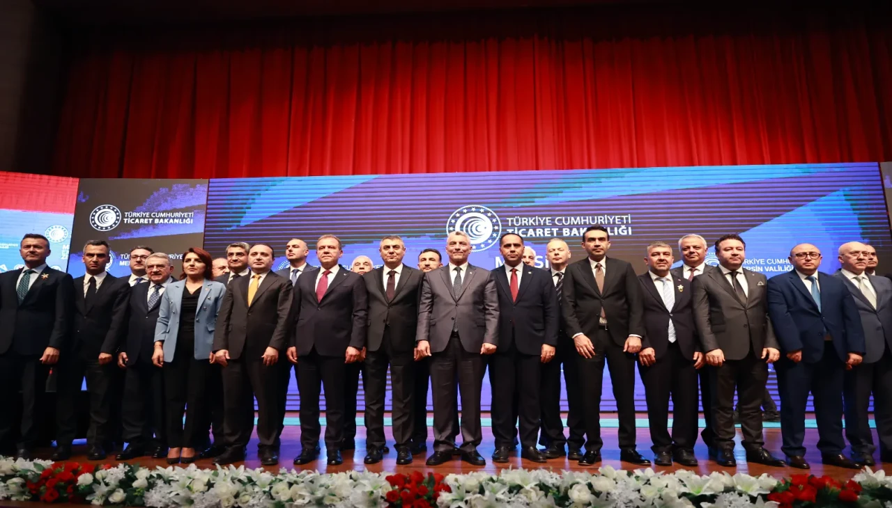 Bakan Bolat'ın Mersin Ekonomi Zirvesi'ndeki vaadi: Esnafa 100 milyon lira finansman desteği!