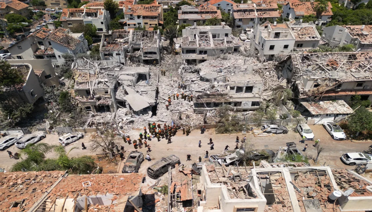 İran'ın İsrail'e Füze Salvosu: Rişon LeZion'da Yıkım ve Kayıplar