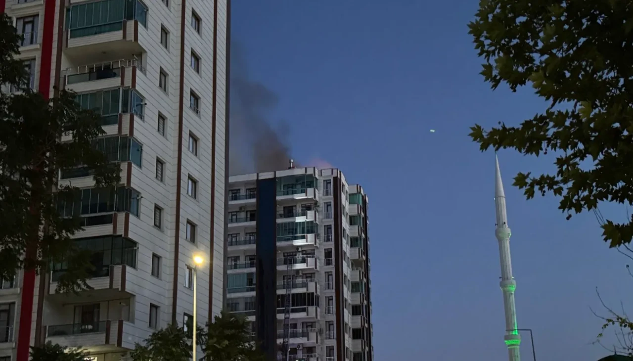 Diyarbakır'da 13 katlı binada yangın paniği