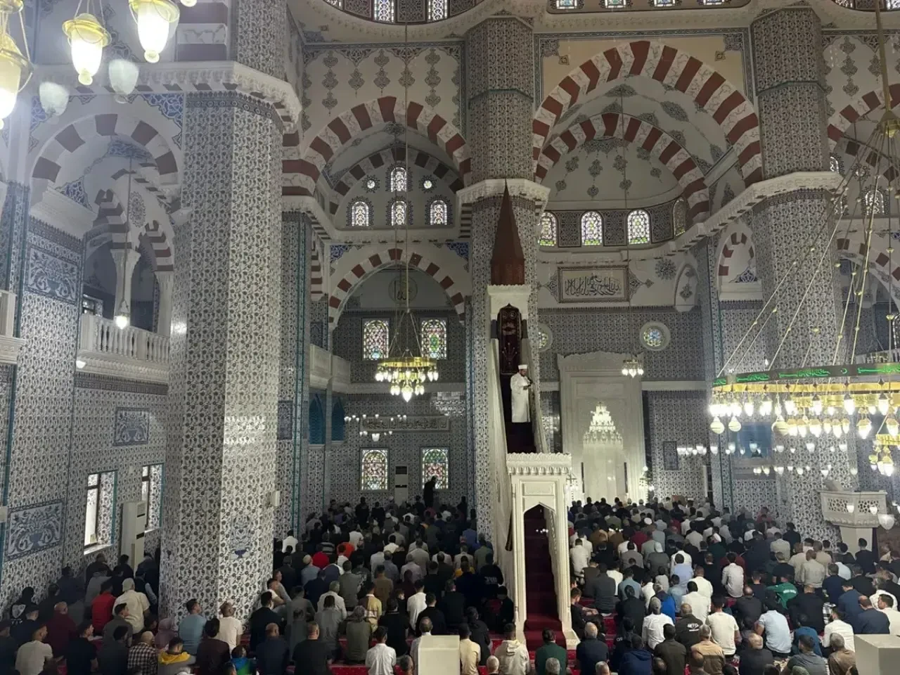 Kurban Bayramı neşesiyle camiler doldu; ilk namaz Iğdır’da kılındı!