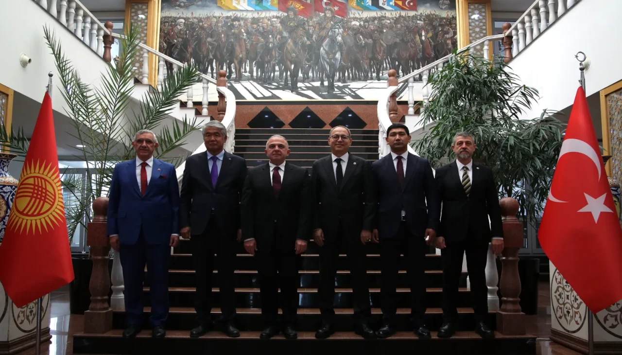 MHP Genel Başkan Yardımcısı Topsakal Cengiz Aytmatov anısına Kırgızistan-Türkiye Manas Üniversitesi'ni ziyaret etti!