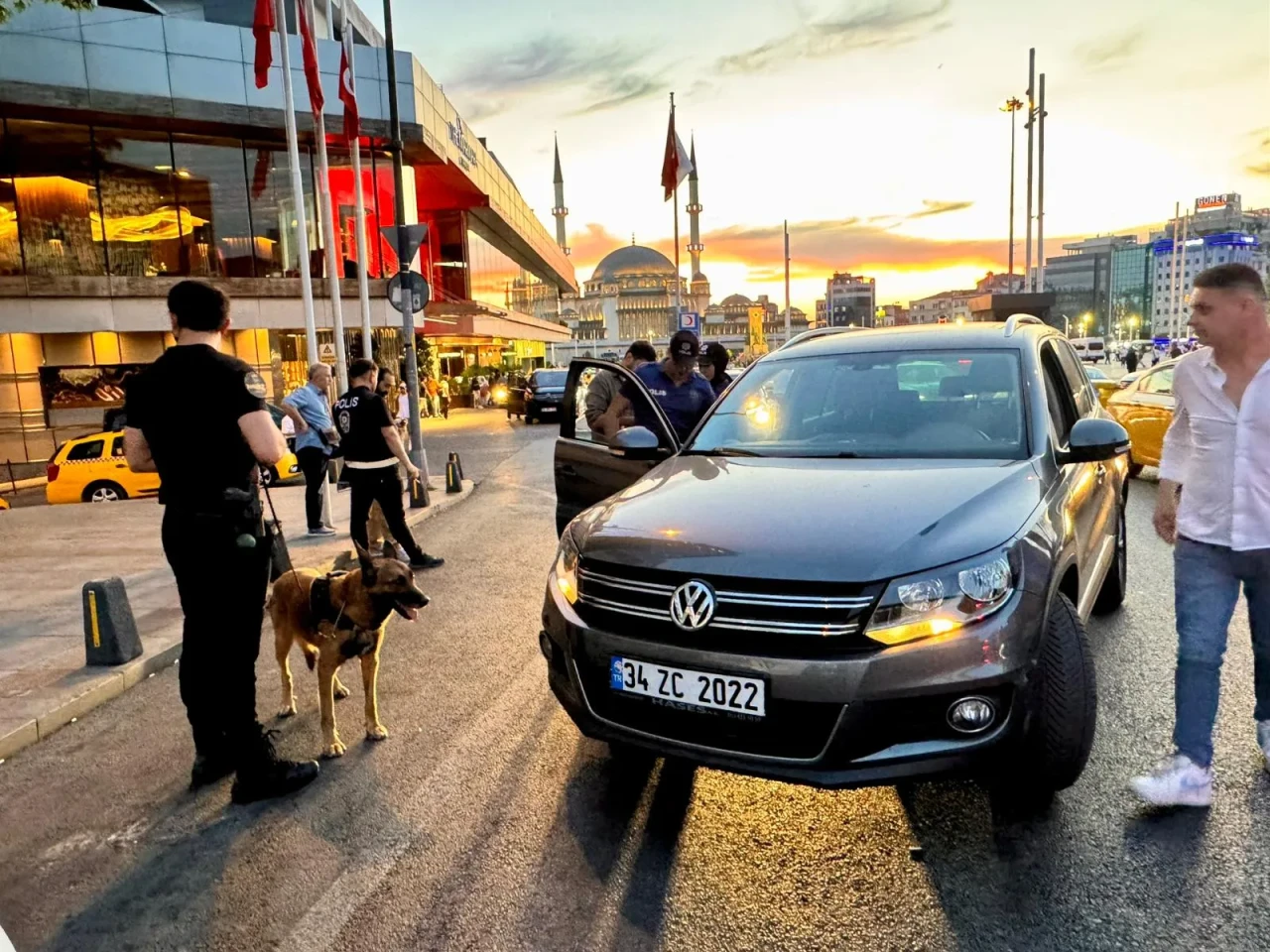 İstanbul'da helikopter destekli Huzur operasyonu: Denetimler sıkılaşıyor