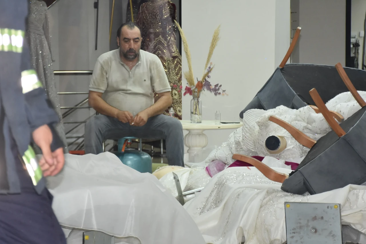 Antalya'da dehşet anları: Gelinlikçi dükkanını ateşe vermeye çalışan şahıs gözaltına alındı