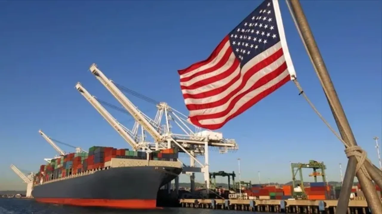 İmalat sanayi PMI düştü, hizmet sektörü zirveye ulaştı: Ekonomi neyden etkileniyor?