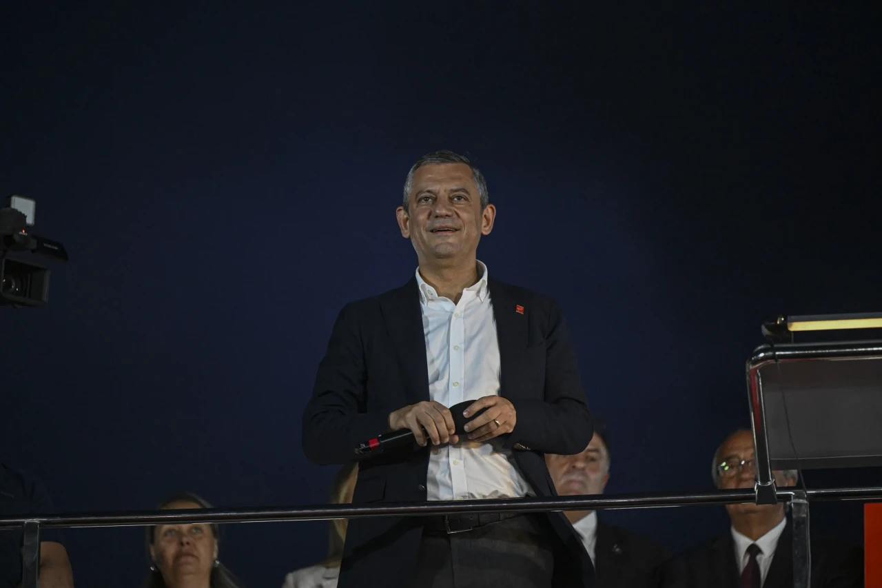 Özgür Özel, Şile'deki mitingde yolsuzluklara ve Zengezur Koridoru'na sert tepki gösterdi