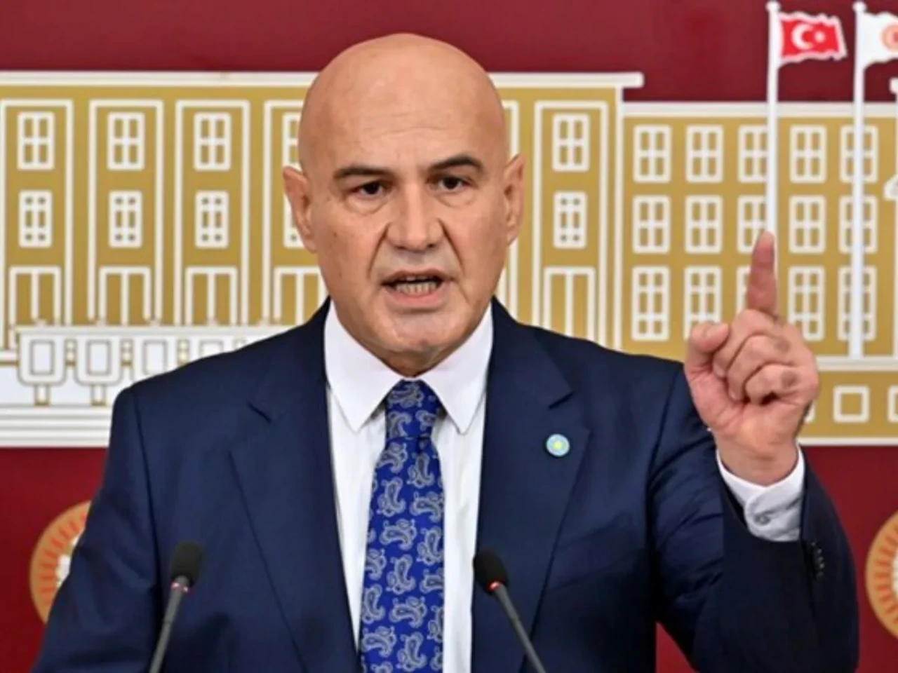 Turhan Çömez :“Mevcut anayasa’ya uymadan yeni anayasa talebinde bulunmak, demokrasi arzusunun samimiyetini sorgular