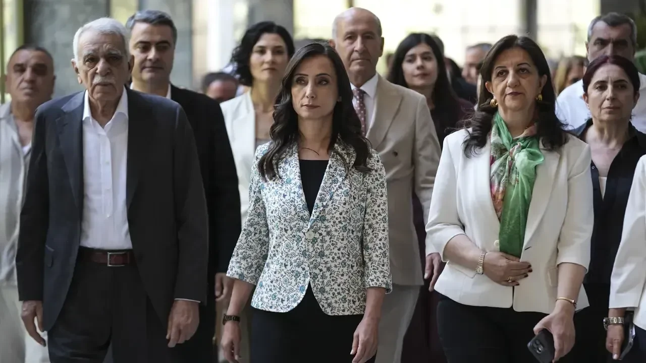 DEM Parti'den tarihi isim değişikliği: 'Demokratik Cumhuriyet Partisi' geliyor mu?