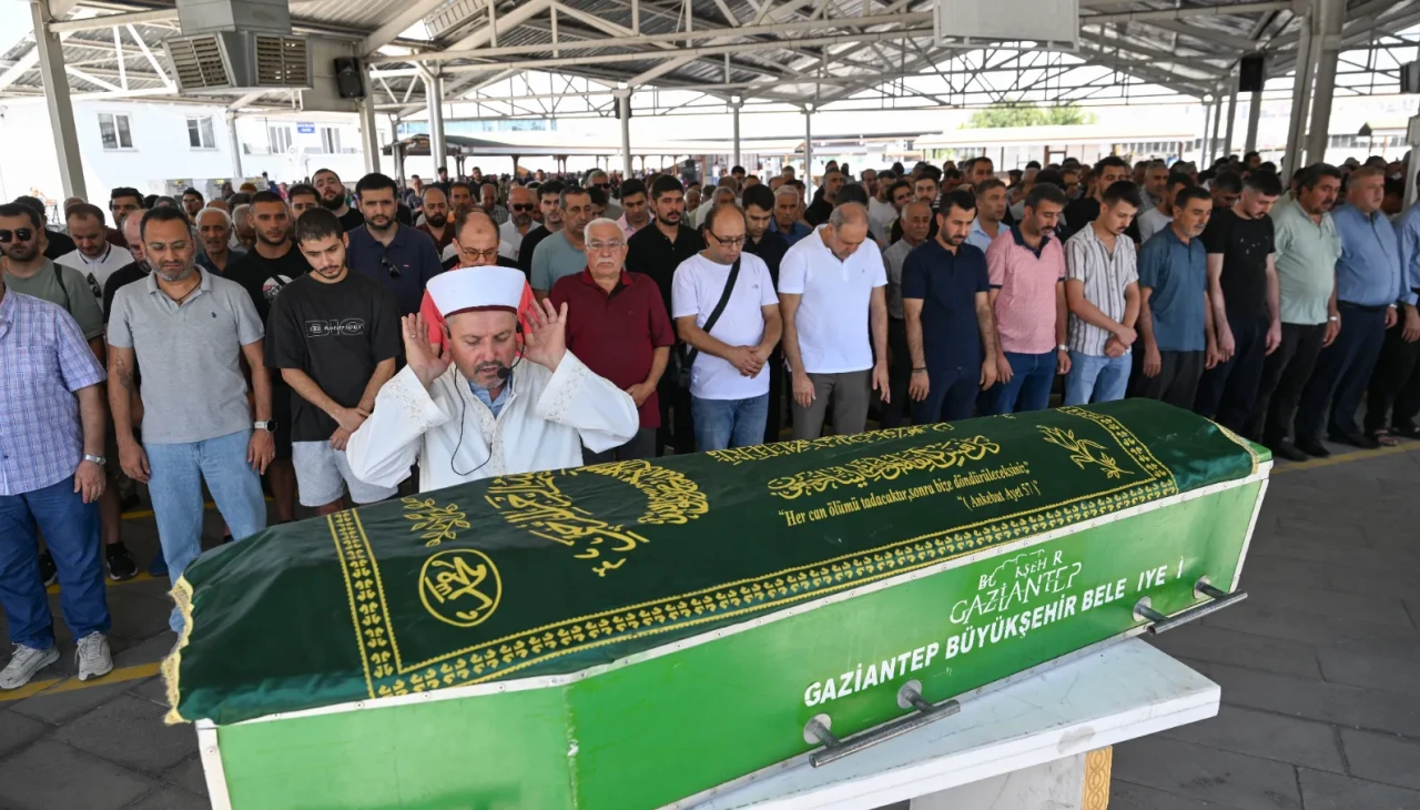 Yamaç paraşütü kazasında hayatını kaybeden Cengiz Kalyoncu son yolculuğuna uğurlandı