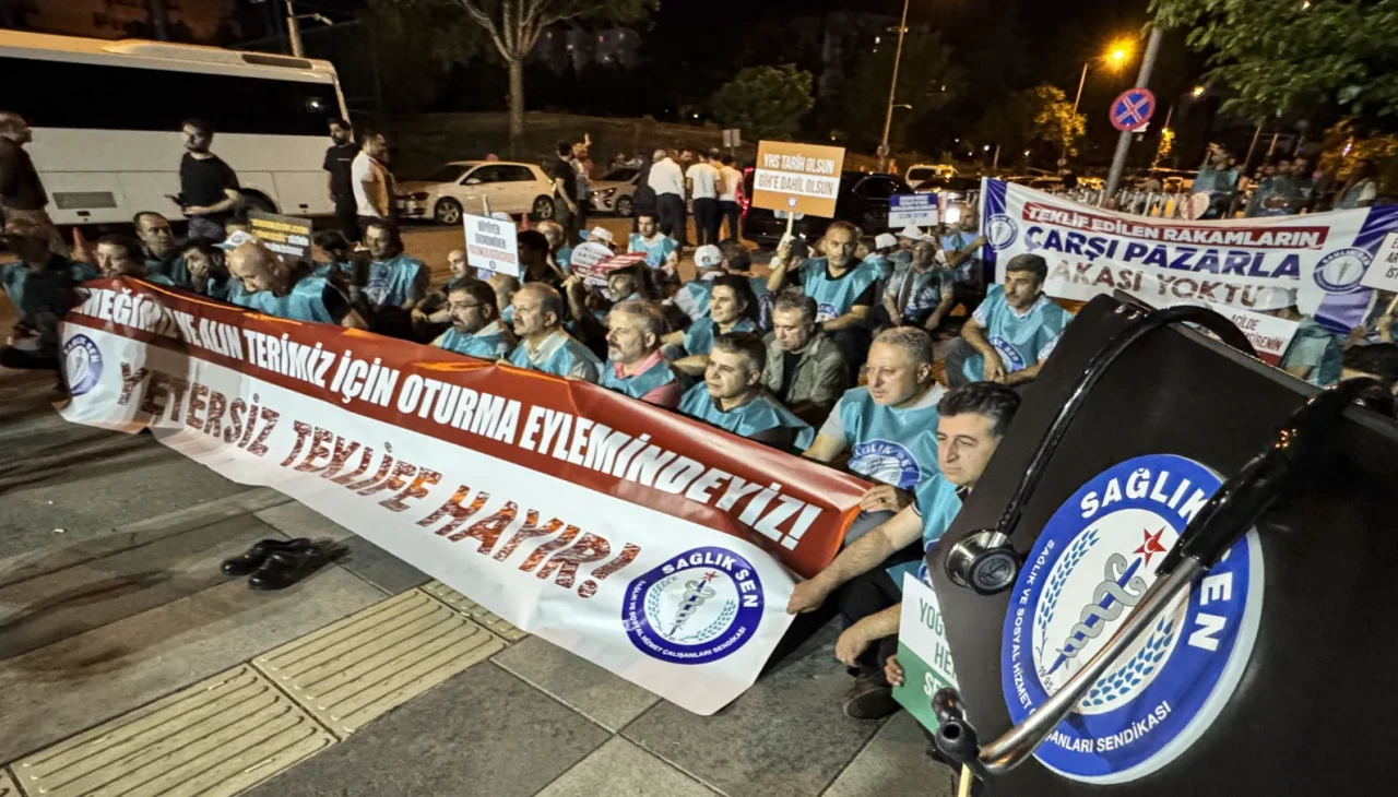 Sağlık-Sen üyelerinden 112 dakikalık oturma eylemi