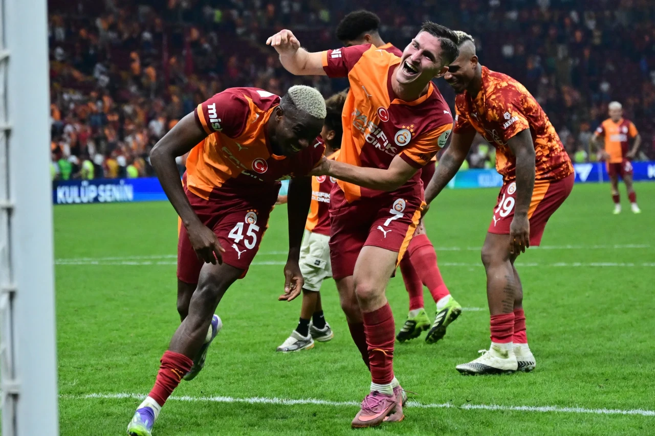 Galatasaray 4'te 4 yaptı! 4000. gol Sanchez'ten geldi
