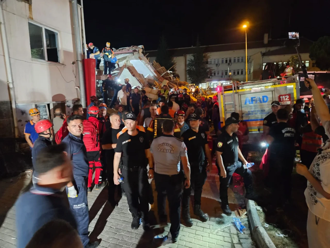 Balıkesir'deki depremde kurtarılanların sayısı 6 oldu