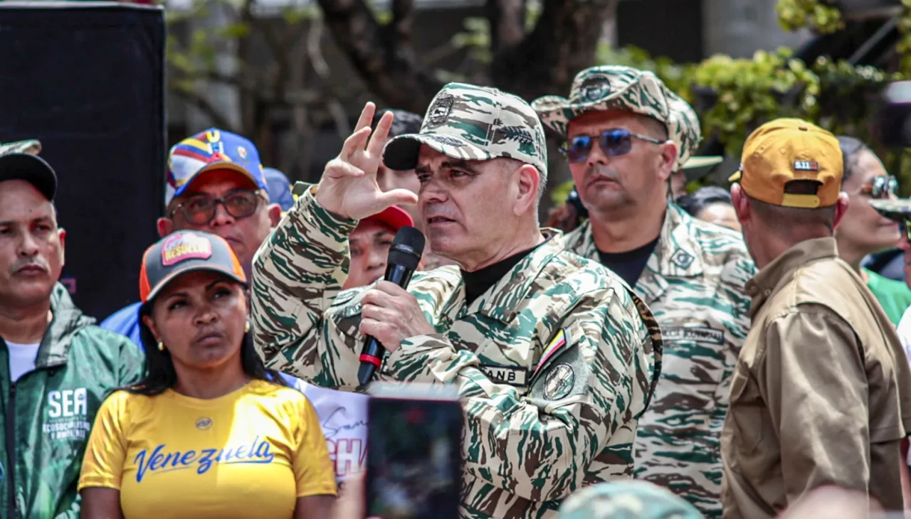 Venezuela’da Maduro'nun çağrısıyla yüzlerce kişi milis gücüne katıldı