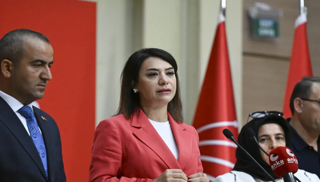 CHP’nin “Emek Kürsüsü” projesiyle turizm emekçilerine destek