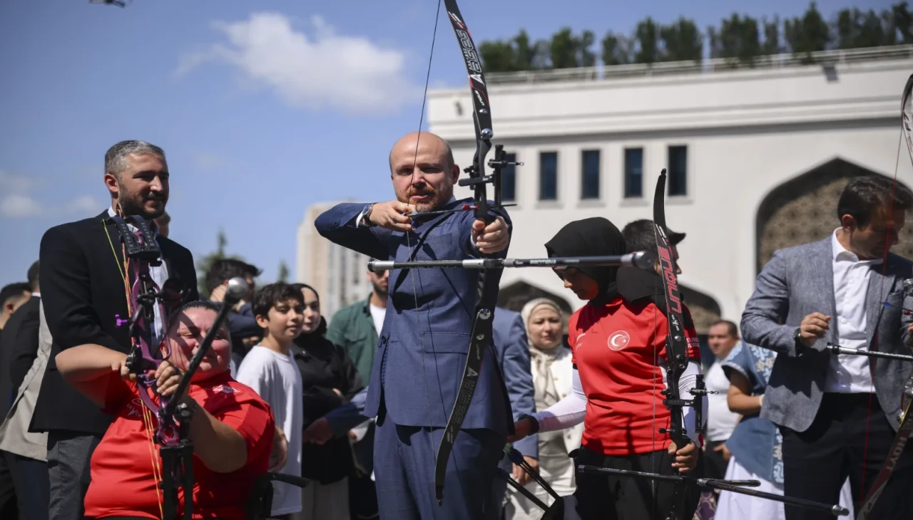 Yeni Türkiye Eğitim Vakfı, üç milli okçuya destek sağladı