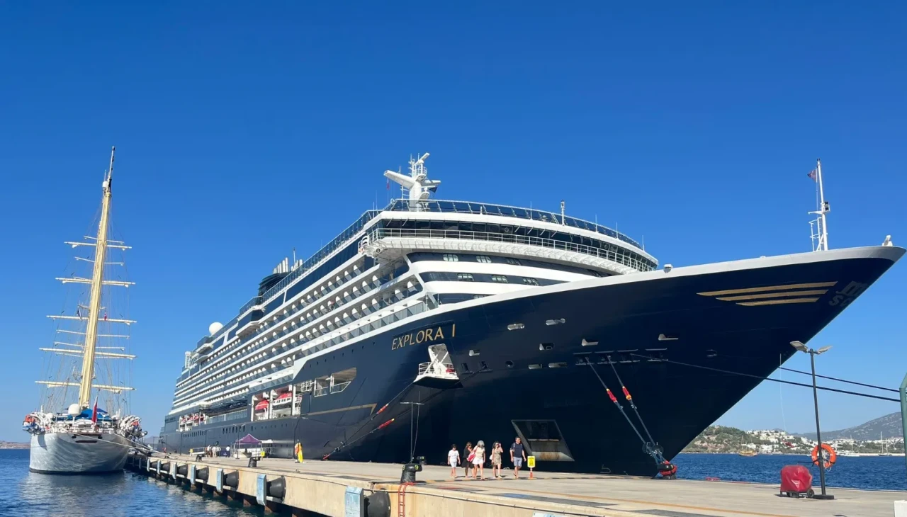 Bodrum'u 959 yolcu ile ziyaret eden kruvaziyerler tatilcilerin ilgi odağı oldu