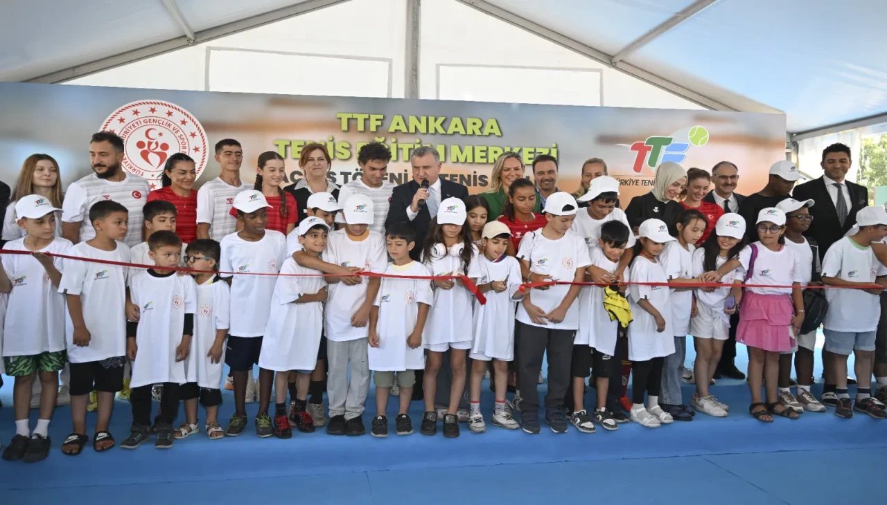 Türkiye Spor Tesisleriyle Devrim Yaratıyor: Bakan Bak'dan önemli açıklamalar