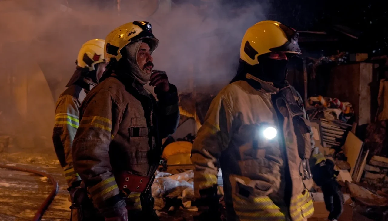 Avcılar'da çorap atölyesinde çıkan yangın kontrol altına alındı