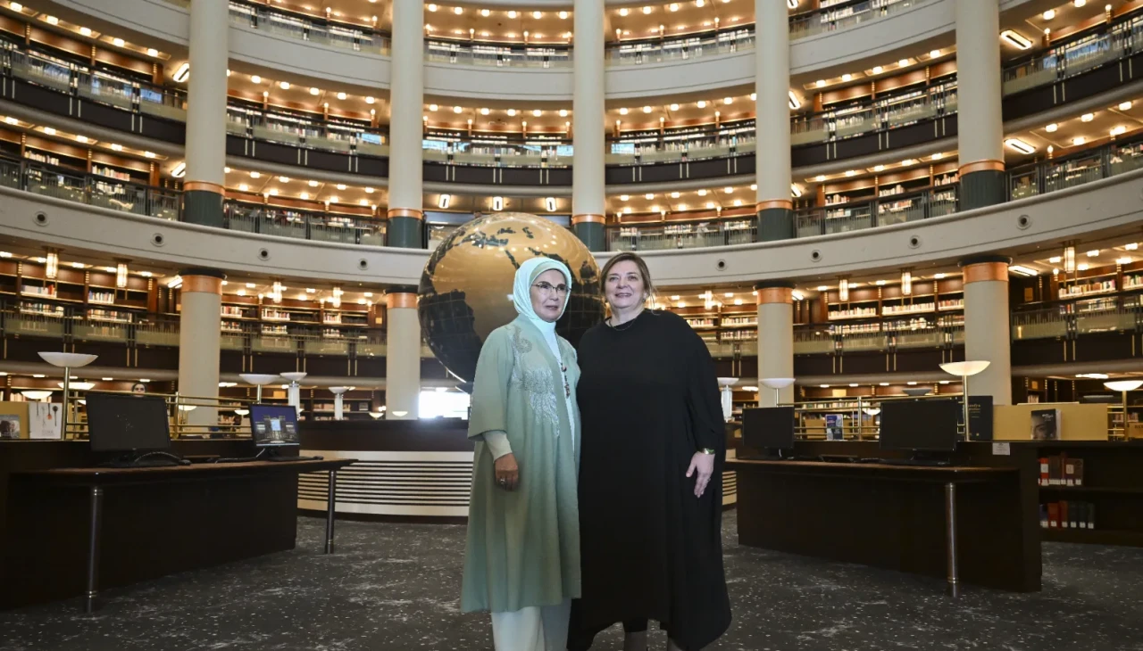 Emine Erdoğan ve Tamar Bagrationi Tarihi Ziyareti Kütüphanede Gerçekleştirdi