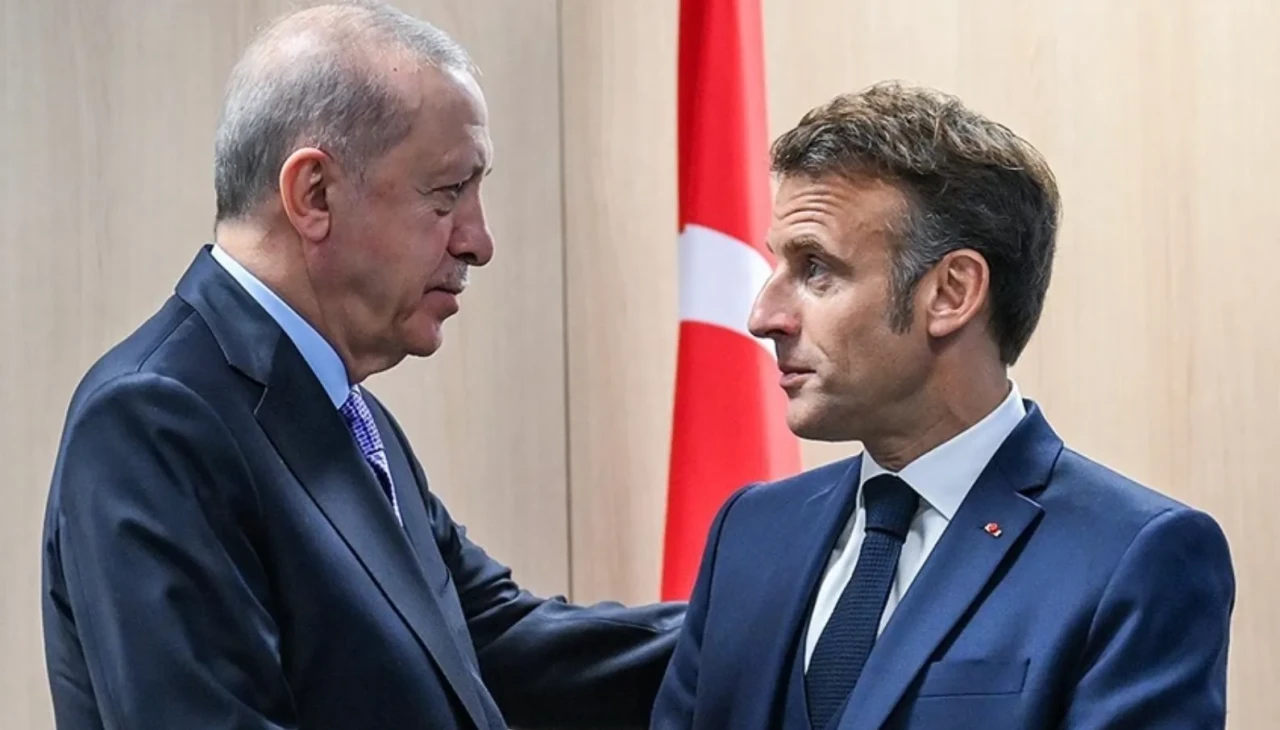 Türkiye ile Fransa Liderlerinden Kritik Görüşme: Barış Süreci ve İkili İlişkiler Masada