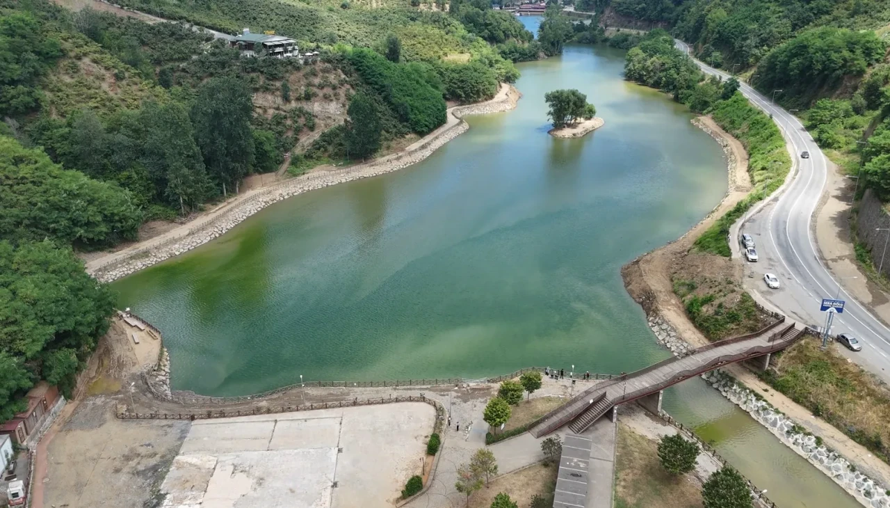 Sera Gölü'nde temizlik seferberliği: 30 kamyon çöp toplandı