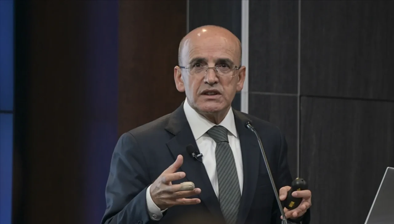 Bakan Mehmet Şimşek: “Sanayi, inşaat ve hizmetlerdeki olumlu seyir büyümeyi güçlendiriyor”