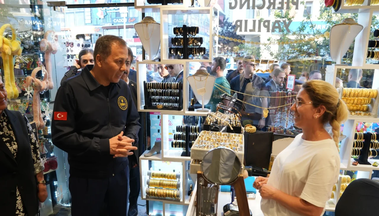 Bakan Yerlikaya, Erzurum'da esnafı ziyaret etti