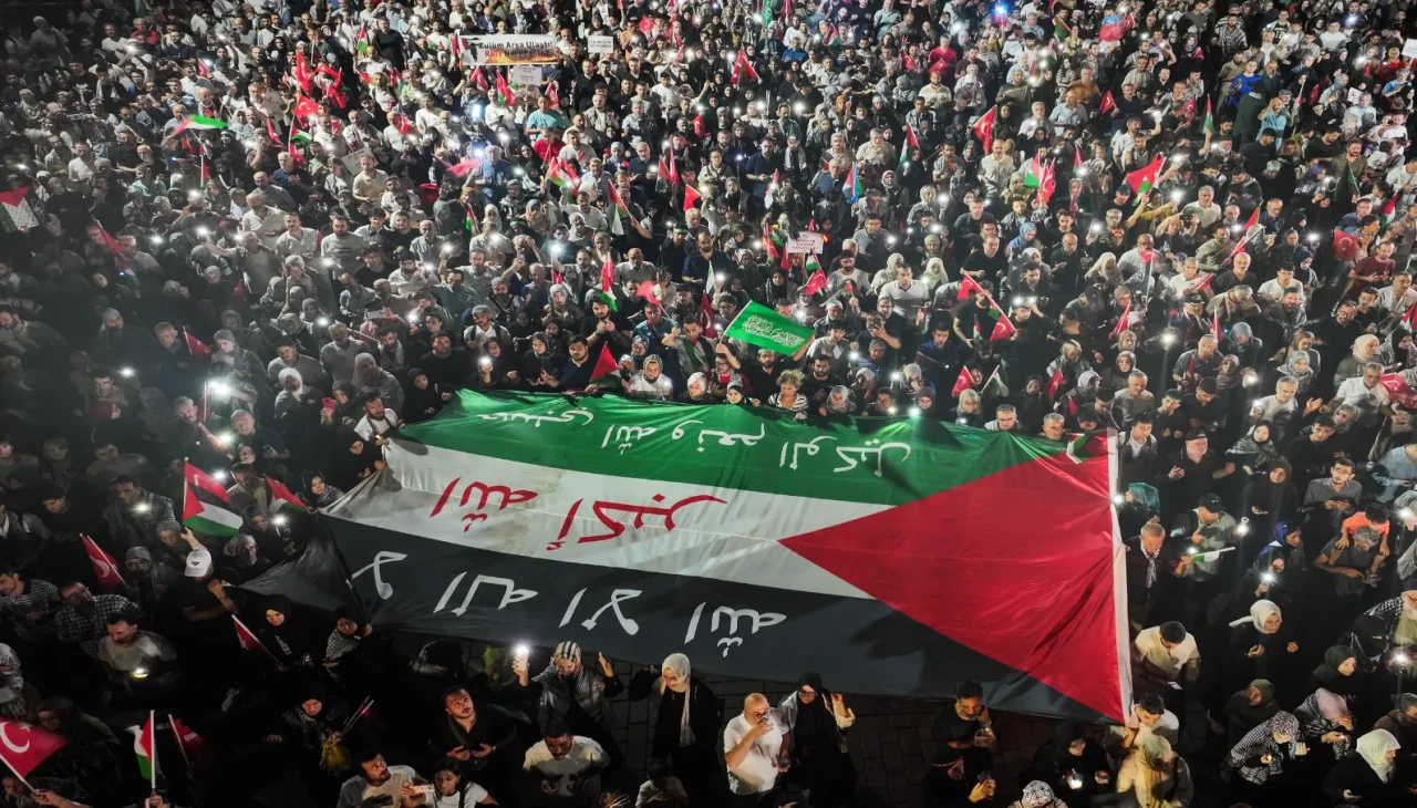 İstanbul'da "Gazze'ye Umut Işığı Ol" Yürüyüşü