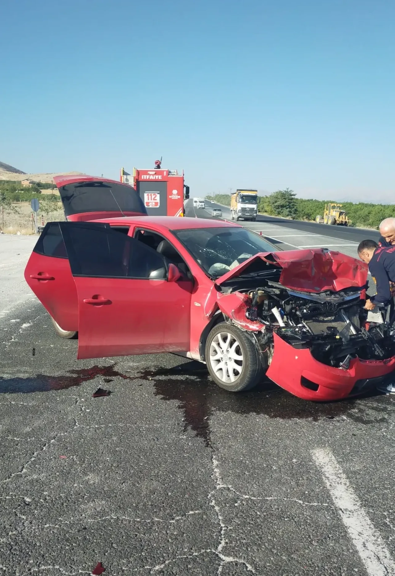 Malatya'da kaza: Otomobil römorka çarptı 5 yaralı