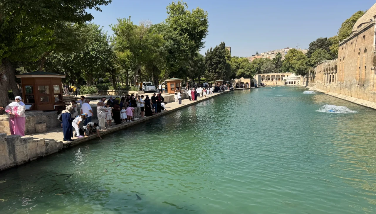 Şanlıurfa'da 47 dereceyi bulan sıcaklar hayatı zorlaştırıyor