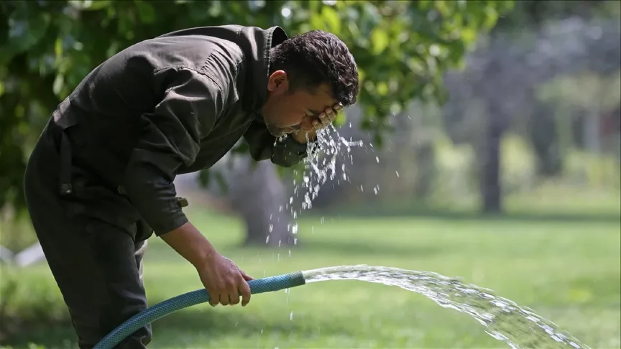 İran'da aşırı sıcaklar kamu kurumlarını tatil ettirdi! Tasarruf çağrısı sonrası enerji krizi kapıda