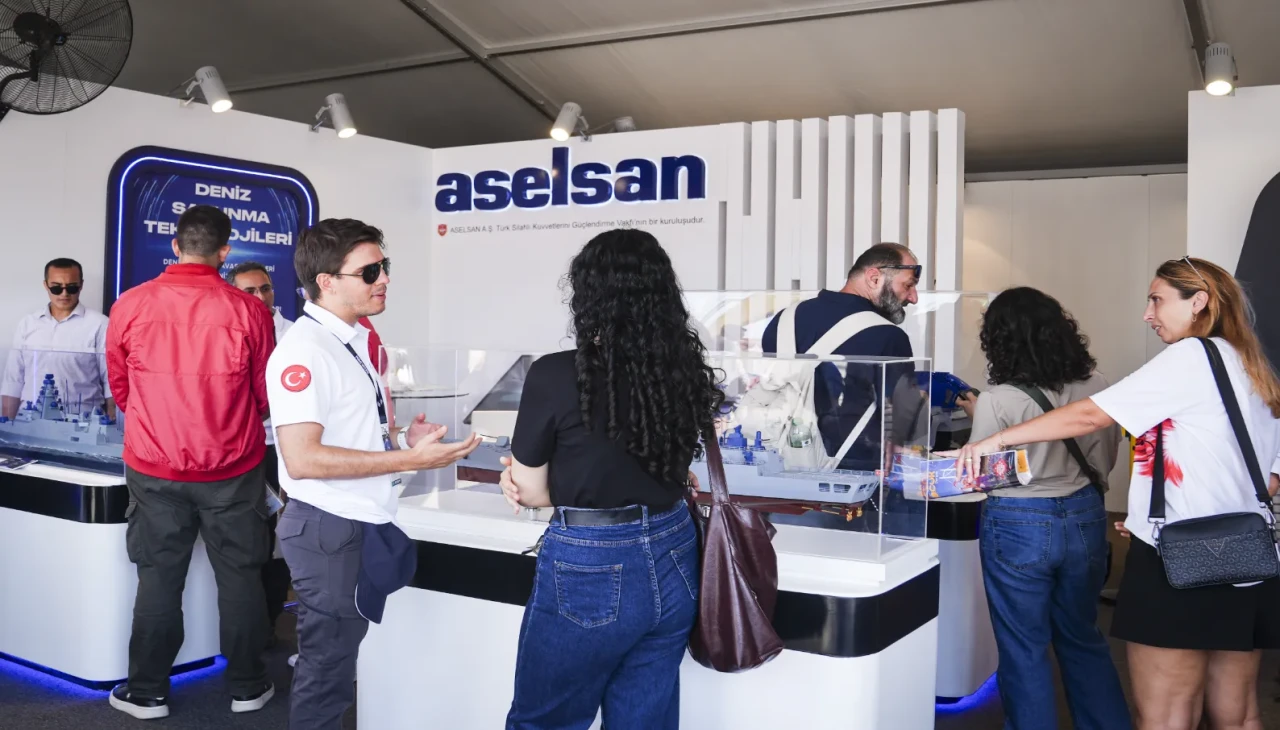 TEKNOFEST Mavi Vatan'da 30 Ağustos coşkusu: TCG Anadolu'ya büyük ilgi