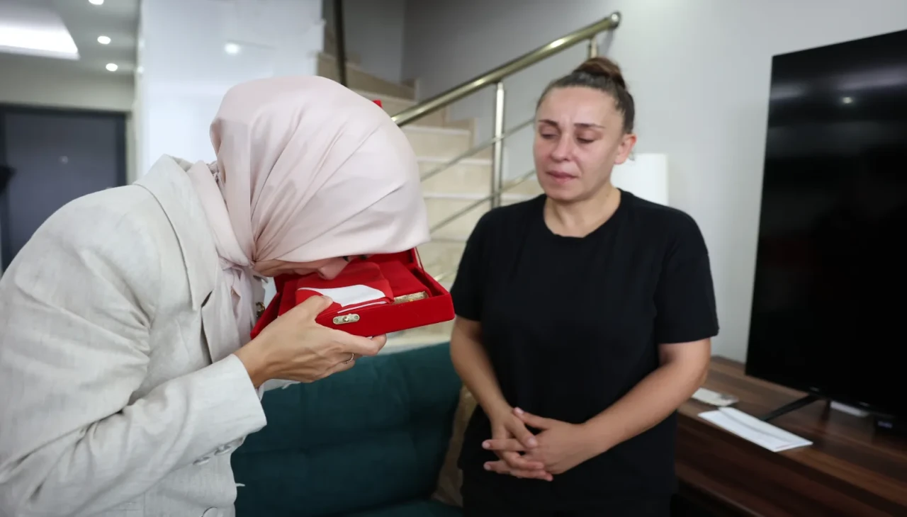 Bakan Göktaş Yalova'da şehit ailesine Erdoğan'ın mektubunu iletti aileye başsağlığı diledi