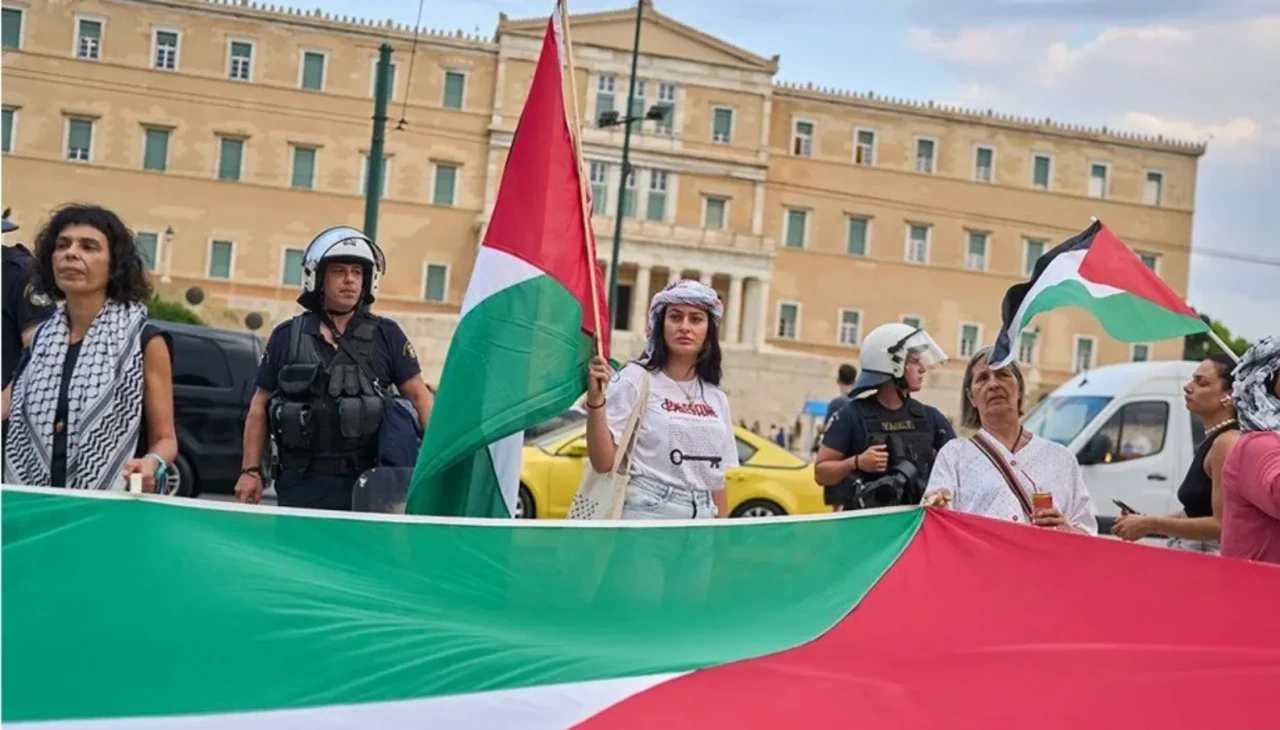 İsrail, Yunanistan’daki Büyükelçilik personelini protestolar nedeniyle tahliye etti