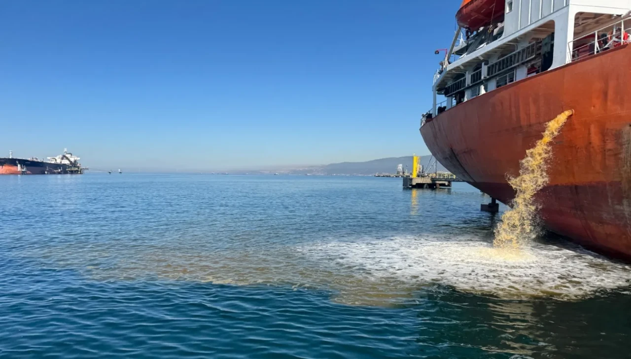 İzmit Körfezi'nde kirliliğe neden olan gemi için yasal süreç başlatıldı