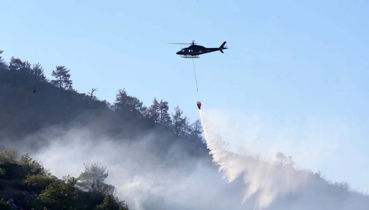 Manisa’nın Soma ve Alaşehir ilçelerindeki orman yangınlarına müdahale sürüyor